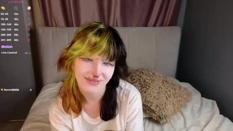 Snapshot of veolatownson chatting on 11.06.25 Erica online show from 11.06.25