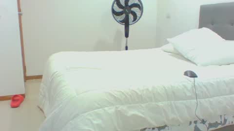 Snapshot of vergagolosa22 chatting on 10.23.25 vergagolosa22 online show from 10.23.25