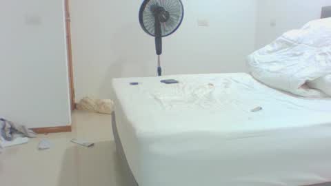 Snapshot of vergagolosa22 chatting on 10.28.25 vergagolosa22 online show from 10.28.25