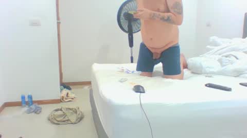 Snapshot of vergagolosa22 chatting on 10.31.25 vergagolosa22 online show from 10.31.25