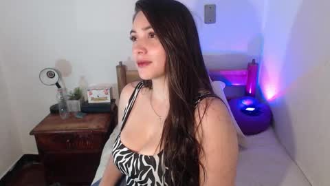 Snapshot of veronicaa_4 chatting on 12.18.25 Veronica Rodriguez online show from 12.18.25