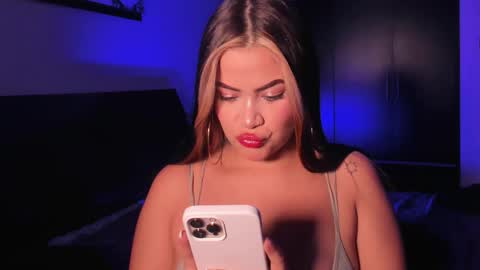 Snapshot of veronicabrown_xxx chatting on 04.02.26 Vero online show from 04.02.26