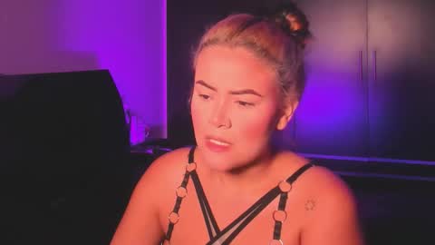 Snapshot of veronicabrown_xxx chatting on 04.10.26 Vero online show from 04.10.26