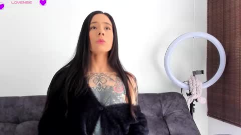 Snapshot of veronicatonu chatting on 10.12.25 VeronicaTonu online show from 10.12.25