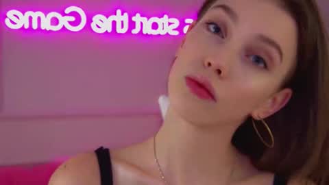 Snapshot of veronicavance chatting on 09.16.25 Veronica online show from 09.16.25