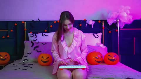 Snapshot of veronicavance chatting on 10.22.25 Veronica online show from 10.22.25