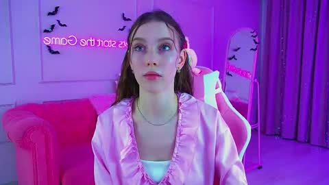 Snapshot of veronicavance chatting on 11.06.25 Veronica online show from 11.06.25