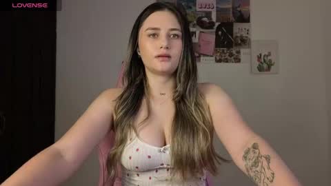 Snapshot of veronika__winslow_ chatting on 05.28.26 Vero online show from 05.28.26