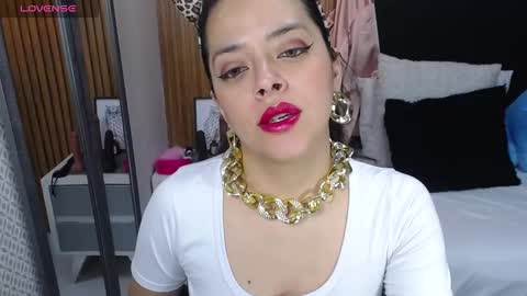 Snapshot of verostone1 chatting on 11.06.25 VEROS online show from 11.06.25