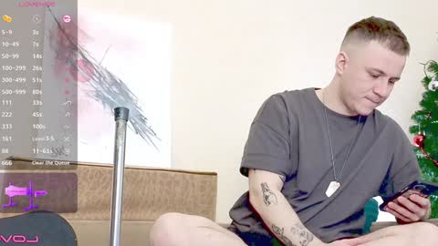 Snapshot of vers_gay chatting on 12.08.24 Ethan online show from 12.08.24