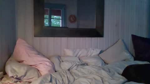 Snapshot of versatilexswede chatting on 06.23.26 John online show from 06.23.26