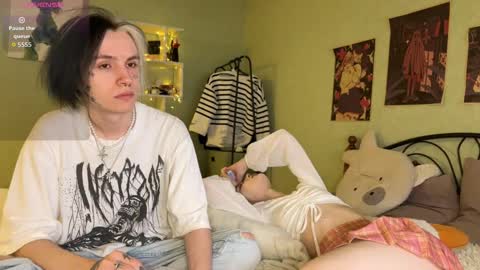 Snapshot of veryraretwins chatting on 10.01.25 veryraretwins online show from 10.01.25