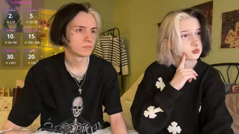 Snapshot of veryraretwins chatting on 10.09.25 veryraretwins online show from 10.09.25