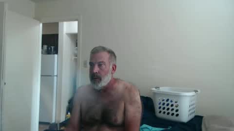 Snapshot of veryveryhairmanindenver chatting on 10.04.25 hairy man online show from 10.04.25