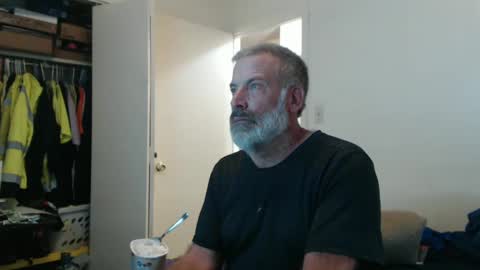 Snapshot of veryveryhairmanindenver chatting on 10.14.25 hairy man online show from 10.14.25