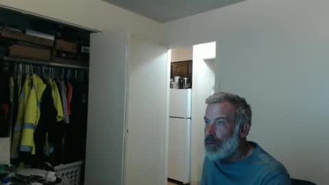 Snapshot of veryveryhairmanindenver chatting on 10.18.25 hairy man online show from 10.18.25