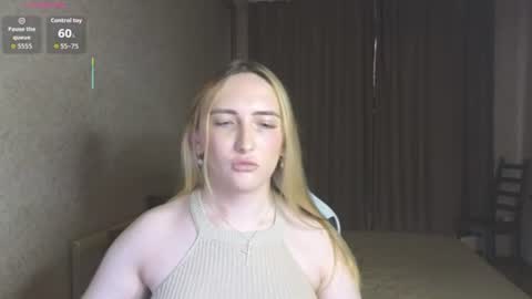 Snapshot of vi_luxxxy chatting on 07.23.26 vi_luxxxy online show from 07.23.26
