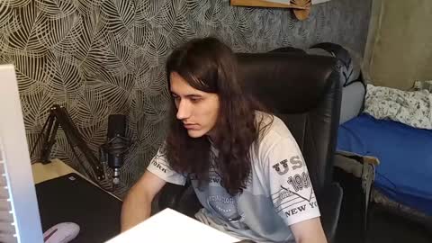 Snapshot of vialeras chatting on 12.05.24 vialeras online show from 12.05.24