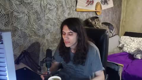 Snapshot of vialeras chatting on 12.16.24 vialeras online show from 12.16.24