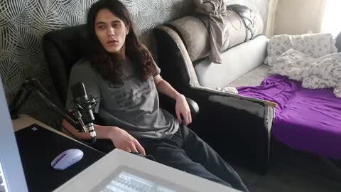 Snapshot of vialeras chatting on 12.16.24 vialeras online show from 12.16.24