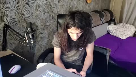 Snapshot of vialeras chatting on 12.21.24 vialeras online show from 12.21.24