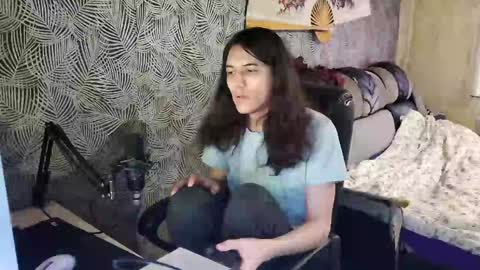 Snapshot of vialeras chatting on 12.26.24 vialeras online show from 12.26.24