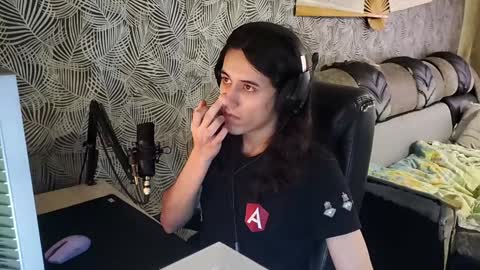 Snapshot of vialeras chatting on 12.28.24 vialeras online show from 12.28.24