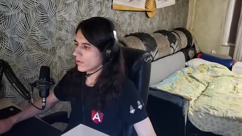 Snapshot of vialeras chatting on 12.29.24 vialeras online show from 12.29.24