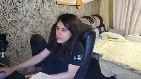 Snapshot of vialeras chatting on 12.31.24 vialeras online show from 12.31.24