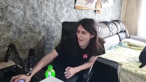 Snapshot of vialeras chatting on 12.31.24 vialeras online show from 12.31.24