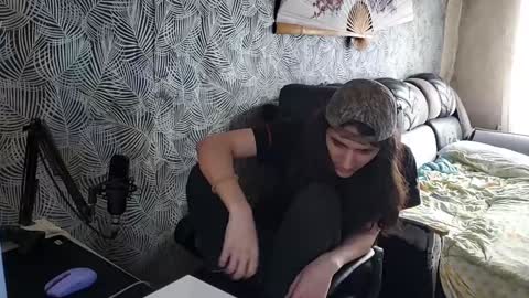 Snapshot of vialeras chatting on 12.31.24 vialeras online show from 12.31.24