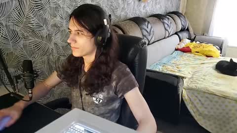 Snapshot of vialeras chatting on 01.05.25 vialeras online show from 01.05.25