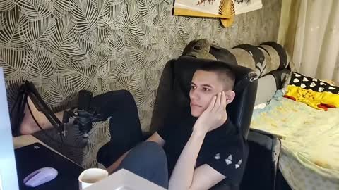 Snapshot of vialeras chatting on 01.08.25 vialeras online show from 01.08.25