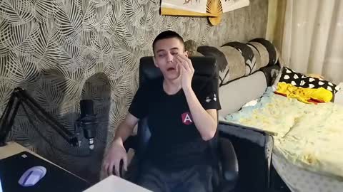 Snapshot of vialeras chatting on 01.08.25 vialeras online show from 01.08.25