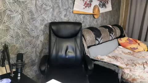 Snapshot of vialeras chatting on 02.04.25 vialeras online show from 02.04.25