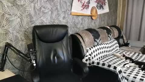 Snapshot of vialeras chatting on 02.09.25 vialeras online show from 02.09.25