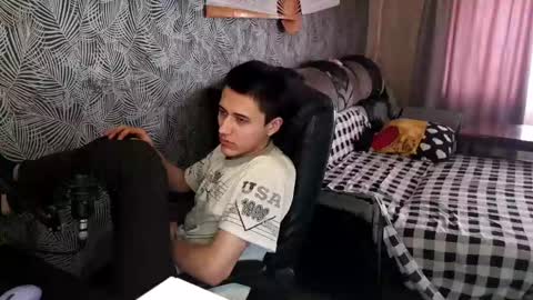 Snapshot of vialeras chatting on 02.13.25 vialeras online show from 02.13.25