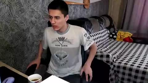 Snapshot of vialeras chatting on 02.14.25 vialeras online show from 02.14.25