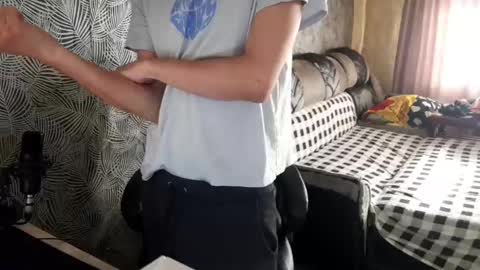 Snapshot of vialeras chatting on 02.15.25 vialeras online show from 02.15.25