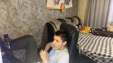 Snapshot of vialeras chatting on 02.16.25 vialeras online show from 02.16.25