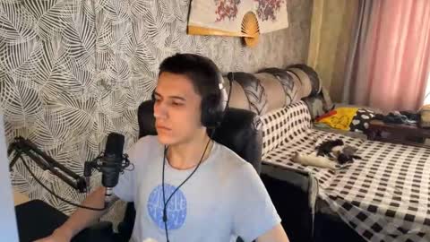 Snapshot of vialeras chatting on 02.16.25 vialeras online show from 02.16.25