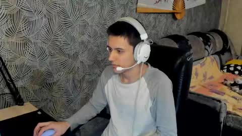 Snapshot of vialeras chatting on 02.28.25 vialeras online show from 02.28.25