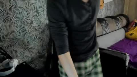 Snapshot of vialeras chatting on 03.07.25 vialeras online show from 03.07.25