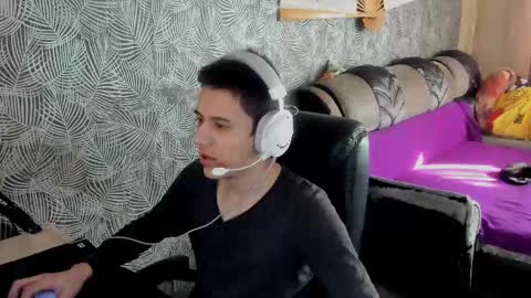 Snapshot of vialeras chatting on 03.08.25 vialeras online show from 03.08.25