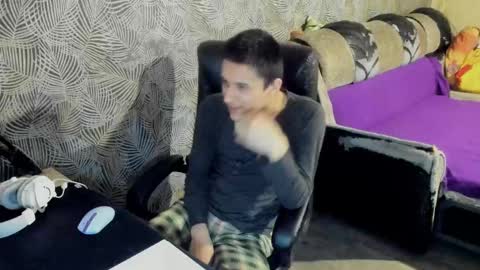 Snapshot of vialeras chatting on 03.08.25 vialeras online show from 03.08.25