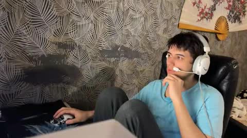 Snapshot of vialeras chatting on 09.15.25 vialeras online show from 09.15.25