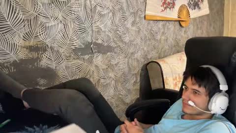 Snapshot of vialeras chatting on 09.15.25 vialeras online show from 09.15.25