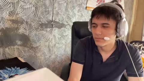 Snapshot of vialeras chatting on 09.18.25 vialeras online show from 09.18.25