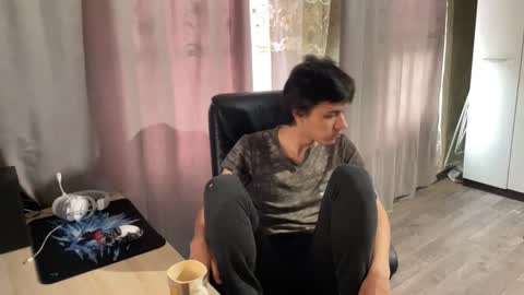 Snapshot of vialeras chatting on 09.19.25 vialeras online show from 09.19.25