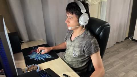 Snapshot of vialeras chatting on 09.20.25 vialeras online show from 09.20.25